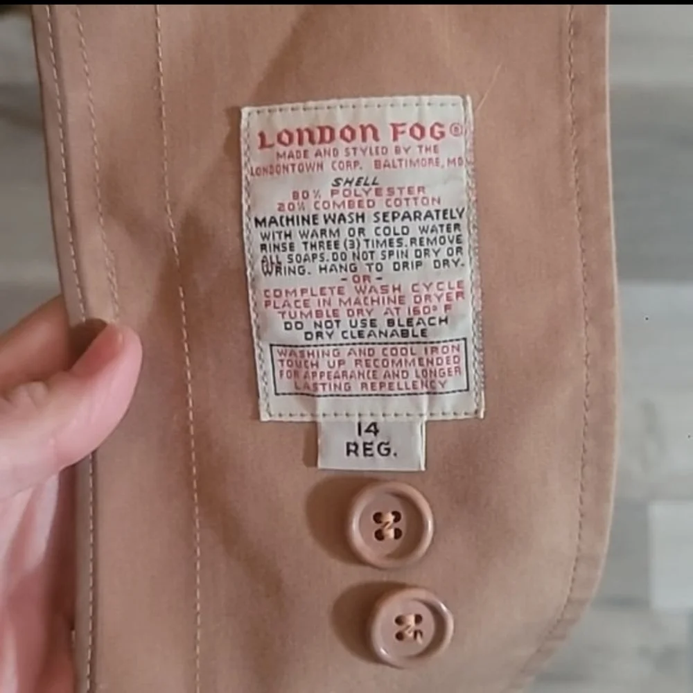 London Fog Tan Trench Coat Versatile Minimalist Design Size 14 Vintage - Picture 3 of 4